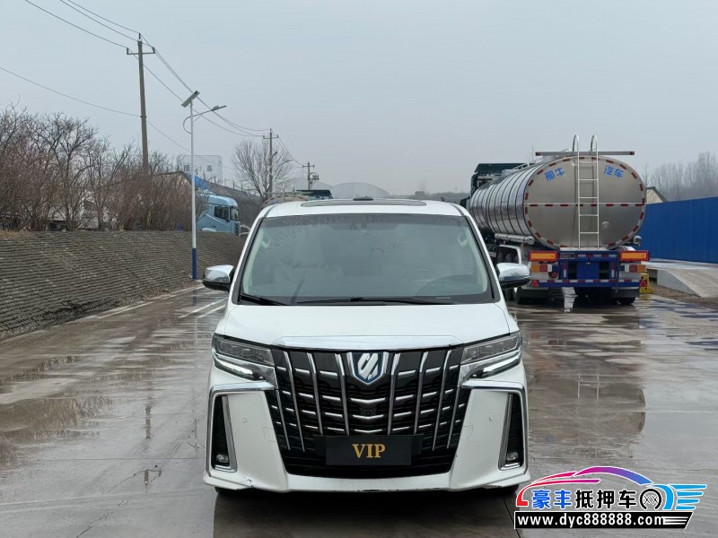 抵押车出售17年丰田埃尔法轿车