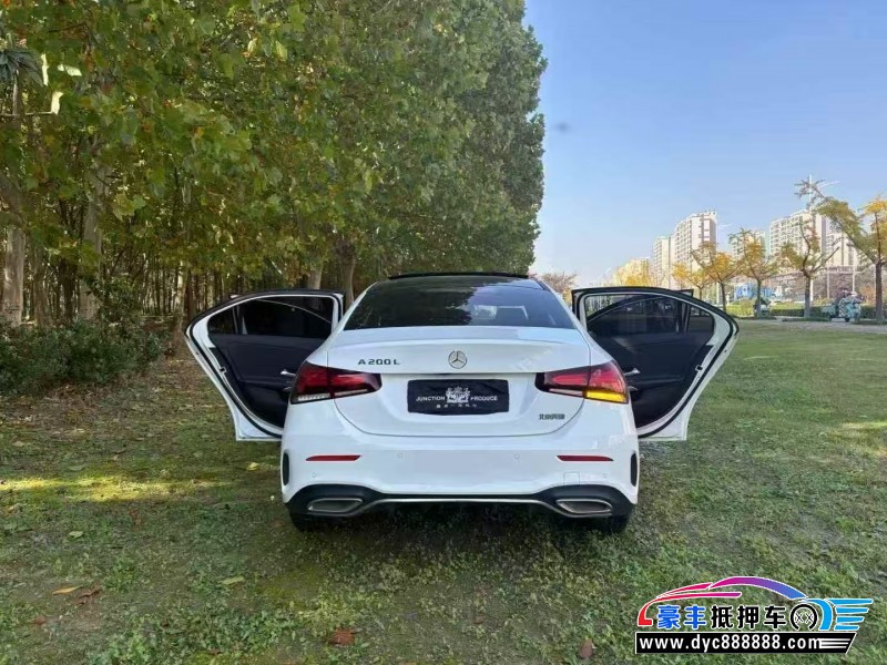 21年奔驰A轿车抵押车出售