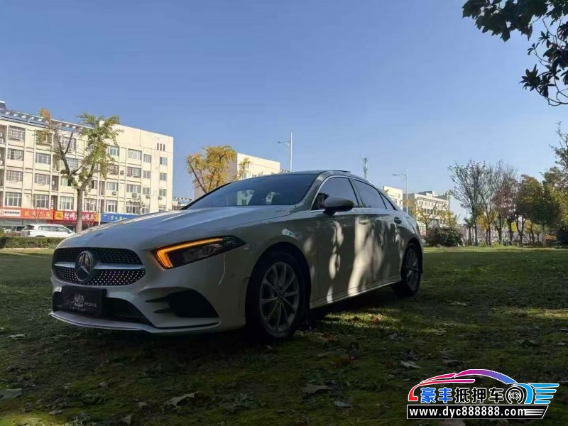 21年奔驰A轿车抵押车出售