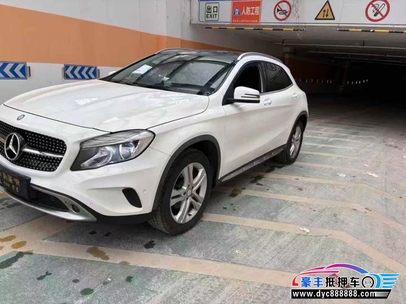 15年奔驰GLA轿车抵押车出售