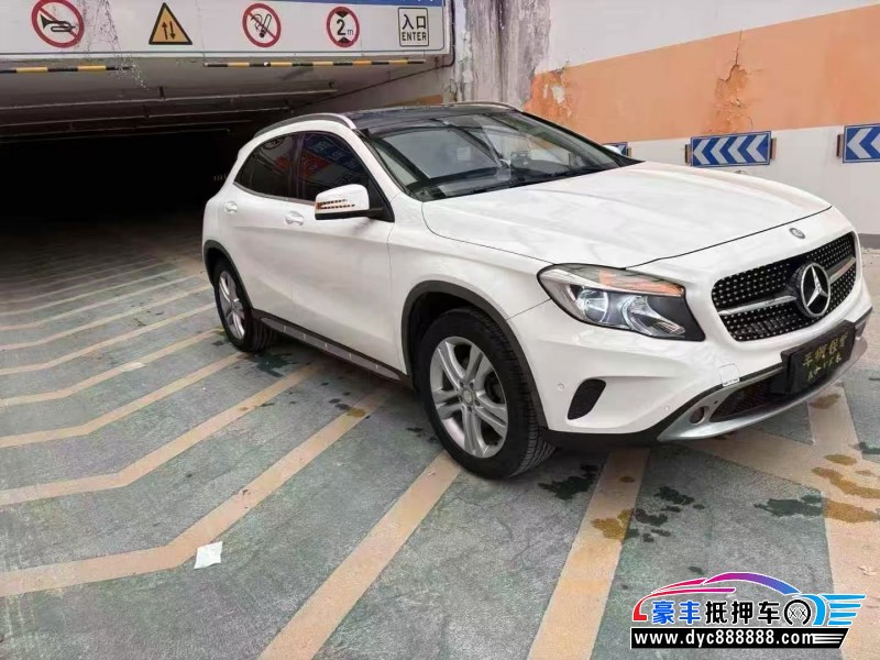 15年奔驰GLA轿车抵押车出售