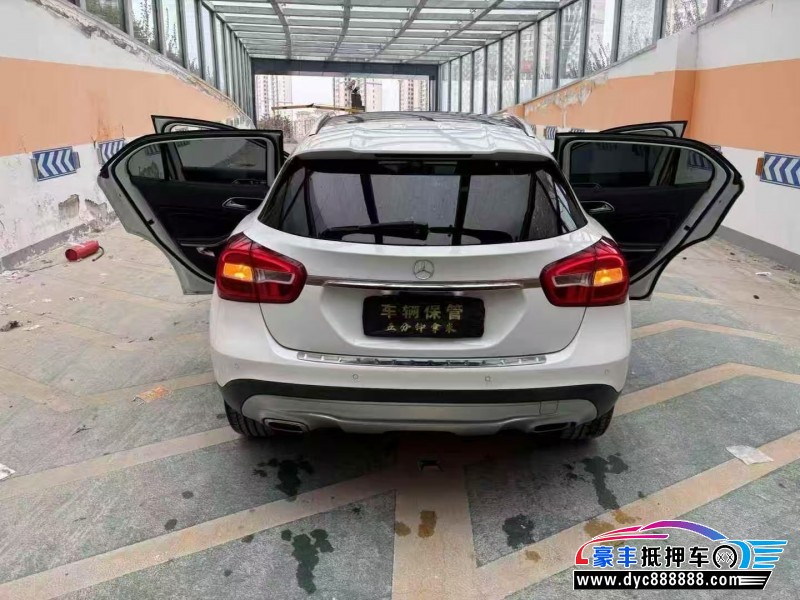 15年奔驰GLA轿车抵押车出售