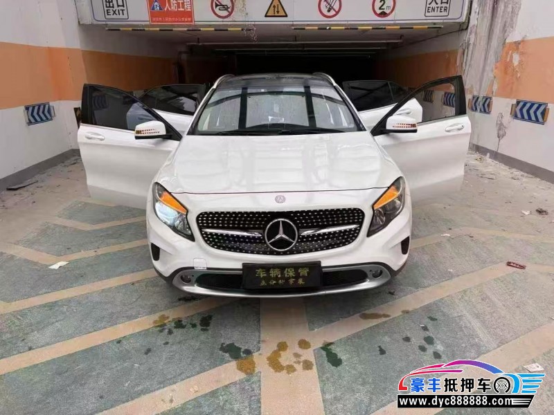 15年奔驰GLA轿车抵押车出售