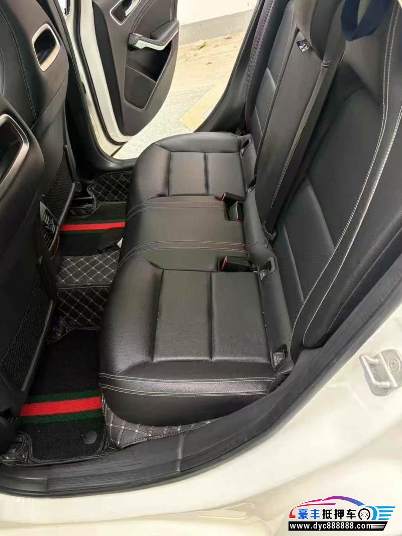 15年奔驰GLA轿车抵押车出售