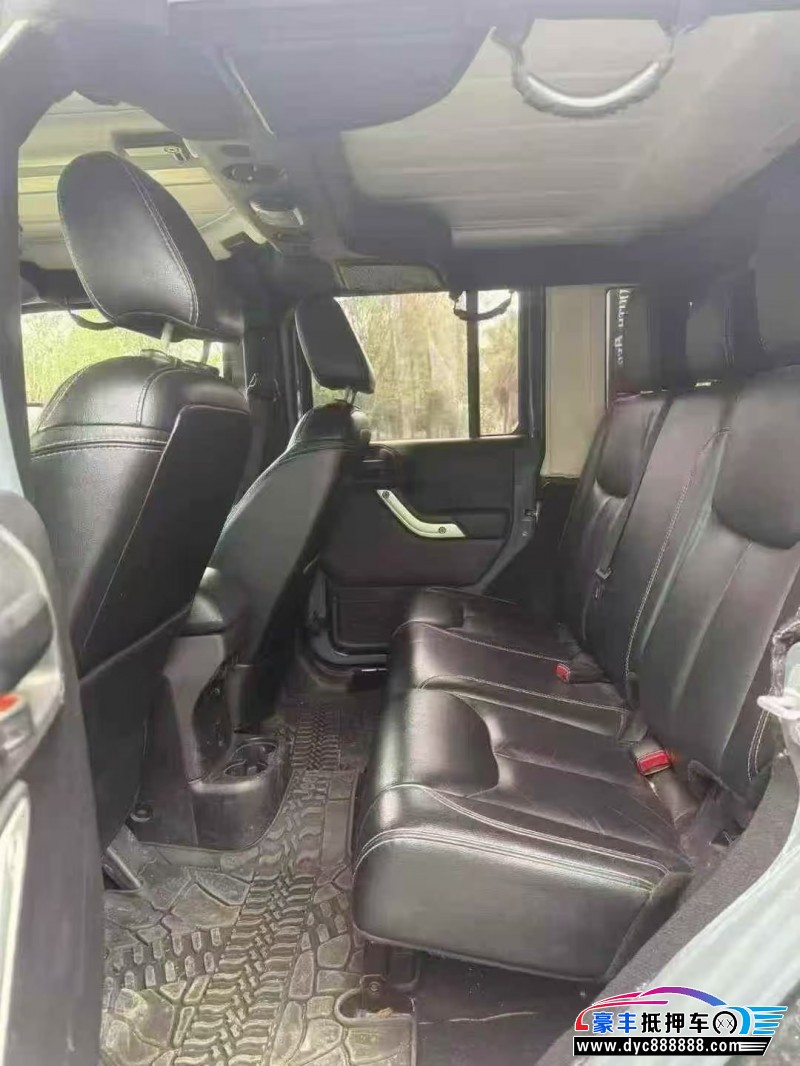 15年Jeep牧马人轿车抵押车出售