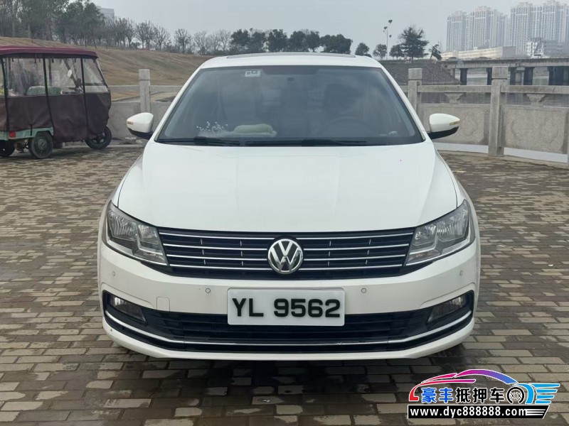 抵押车出售18年大众朗逸轿车