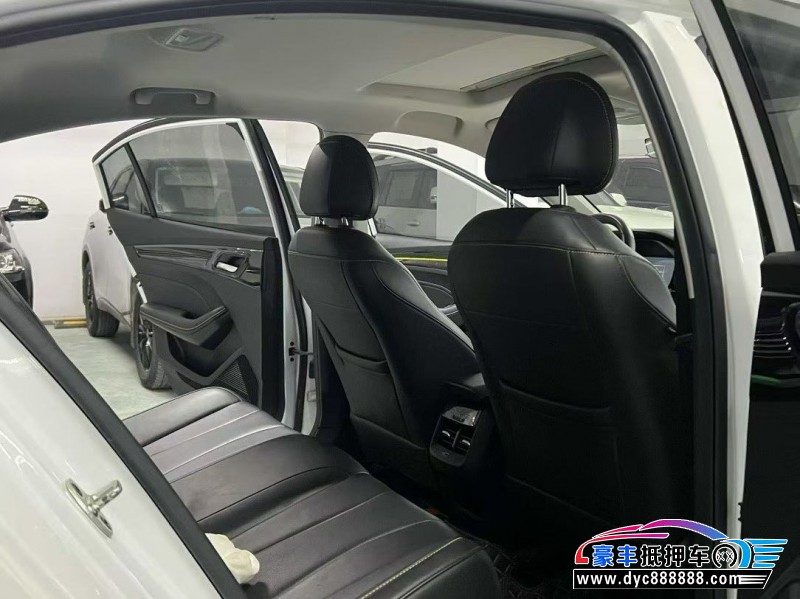 21年荣威i5轿车抵押车出售