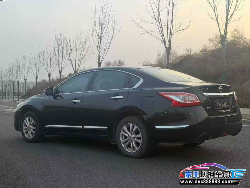 14年日产天籁轿车抵押车出售