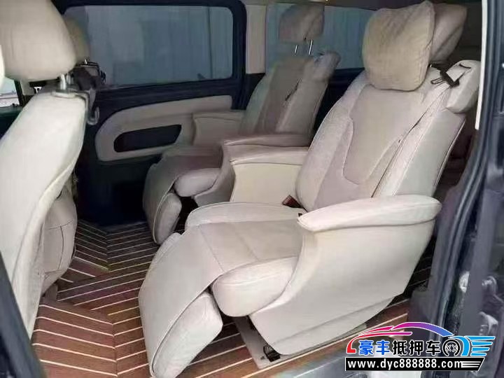 18年奔驰威霆轿车抵押车出售