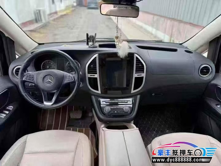 18年奔驰威霆轿车抵押车出售