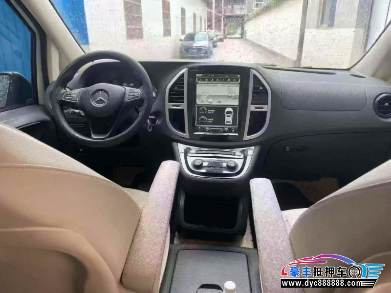 17年奔驰威霆轿车抵押车出售