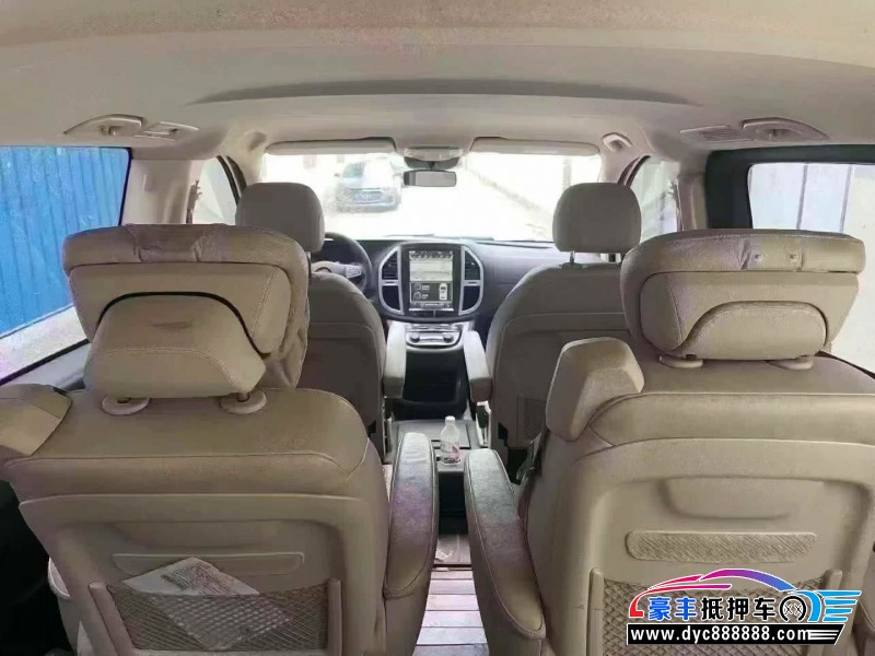 17年奔驰威霆轿车抵押车出售