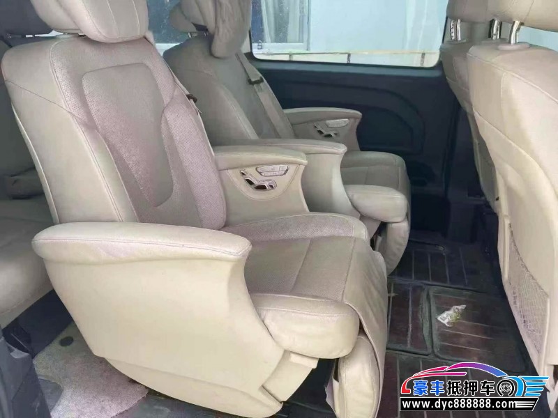 17年奔驰威霆轿车抵押车出售