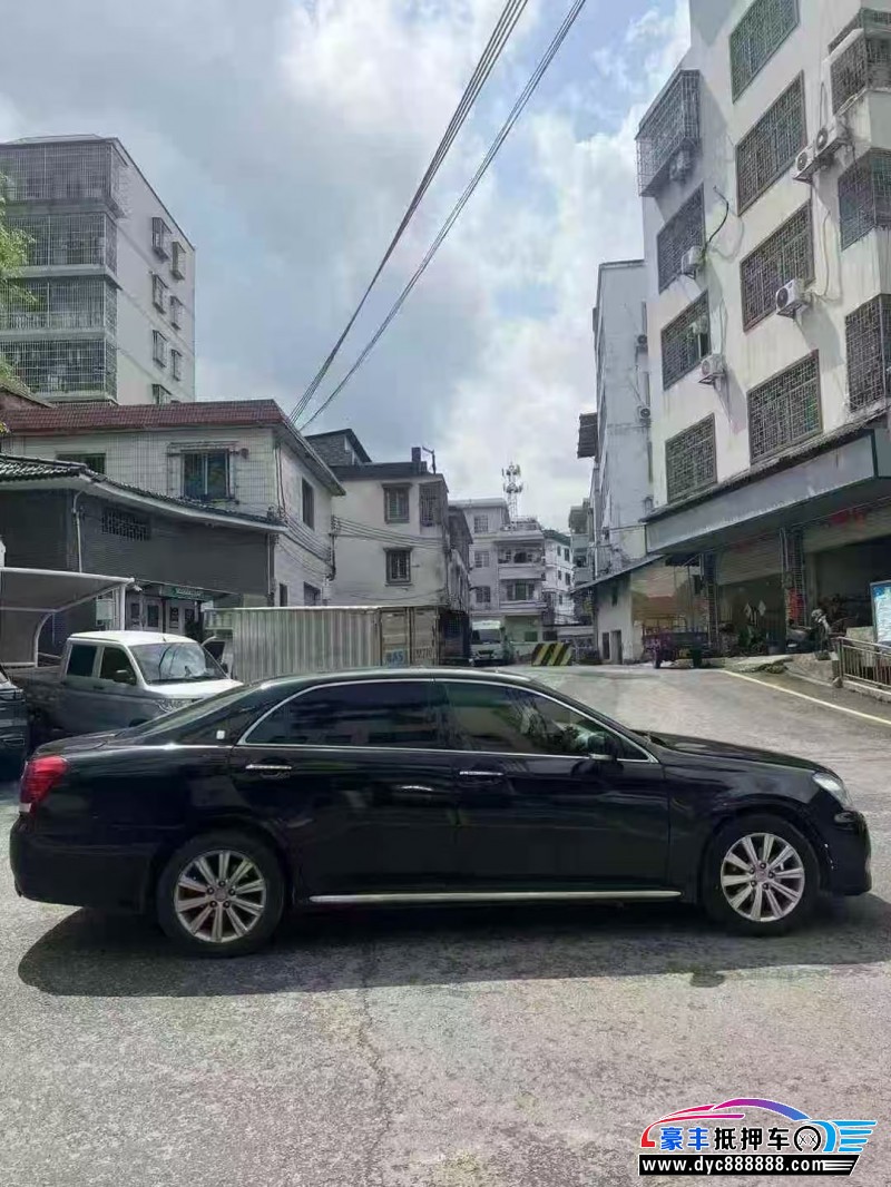 12年丰田皇冠轿车抵押车出售