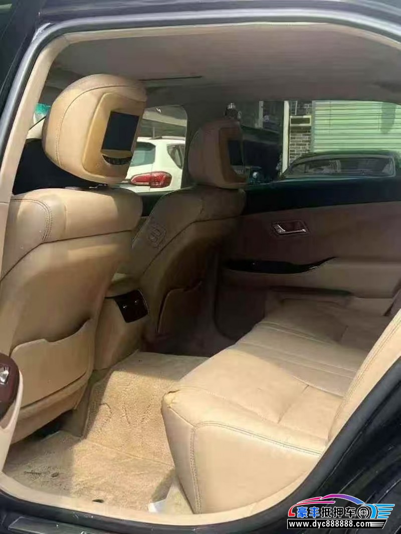 12年丰田皇冠轿车抵押车出售