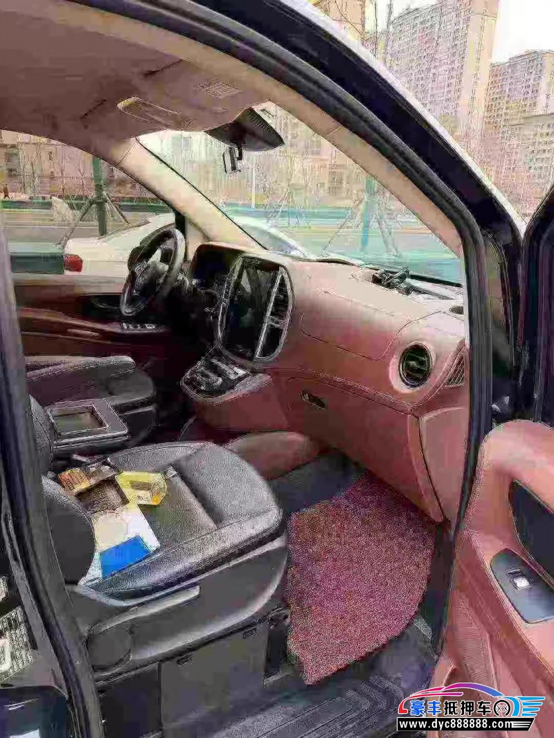 18年奔驰威霆轿车抵押车出售