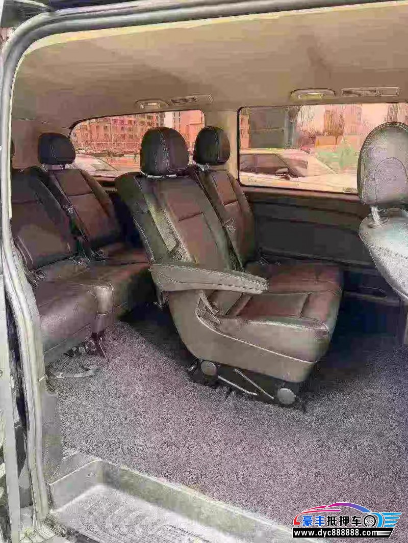 18年奔驰威霆轿车抵押车出售