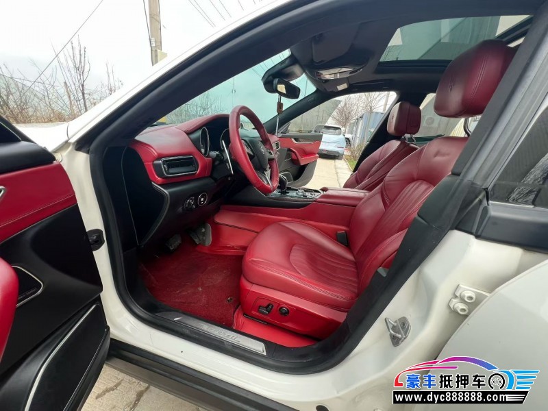 17年玛莎拉蒂莱万特轿车抵押车出售