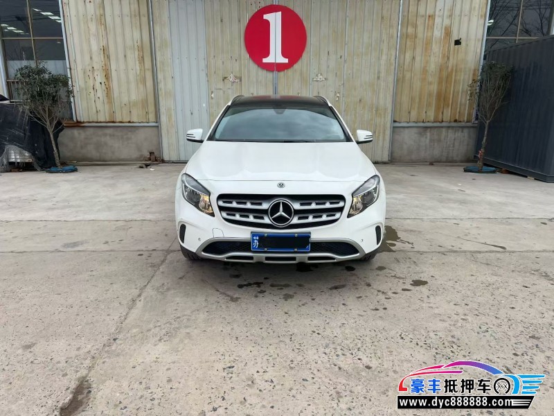 抵押车出售19年奔驰GLA轿车