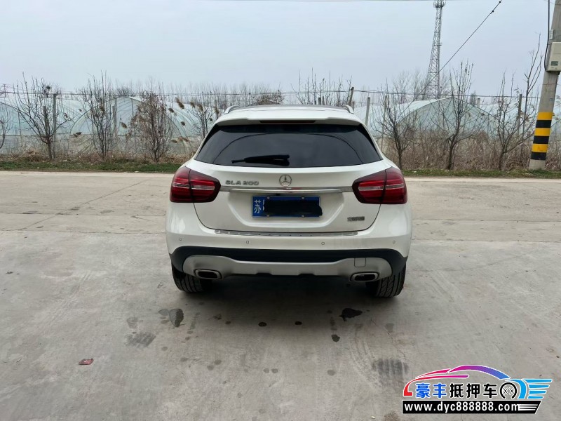 19年奔驰GLA轿车抵押车出售