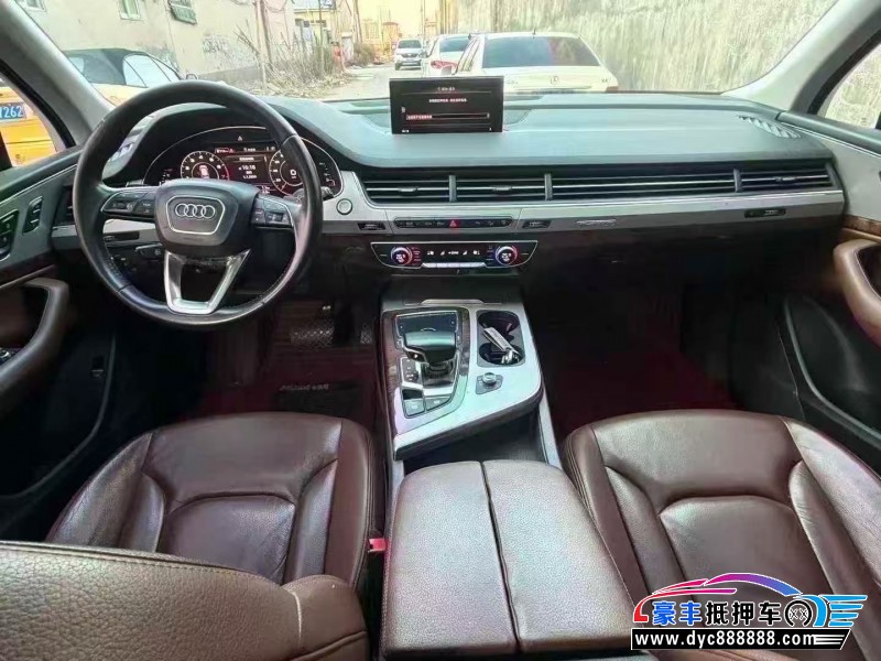 17年奥迪Q7轿车抵押车出售
