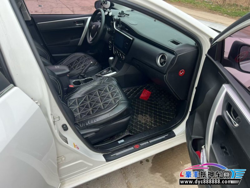 17年丰田雷凌轿车抵押车出售