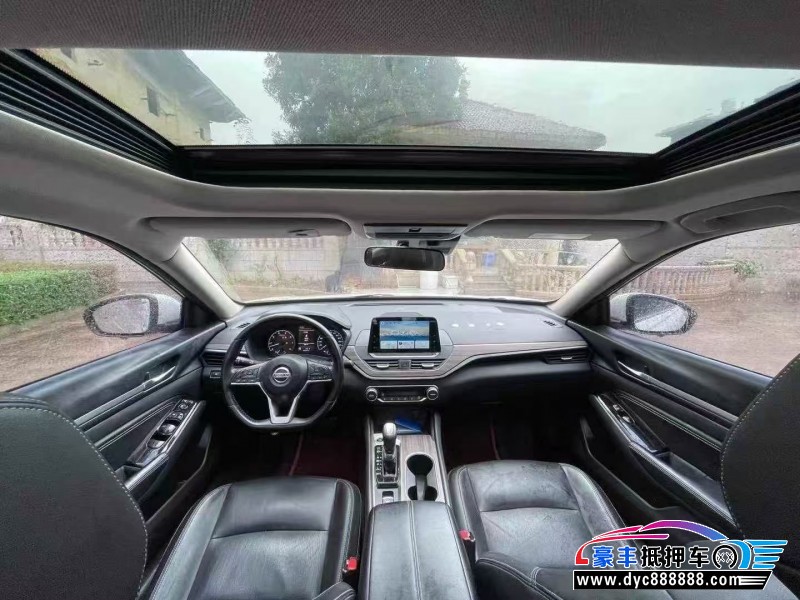 21年日产天籁轿车抵押车出售