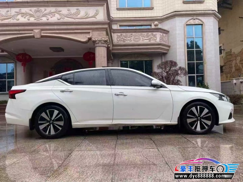 21年日产天籁轿车抵押车出售