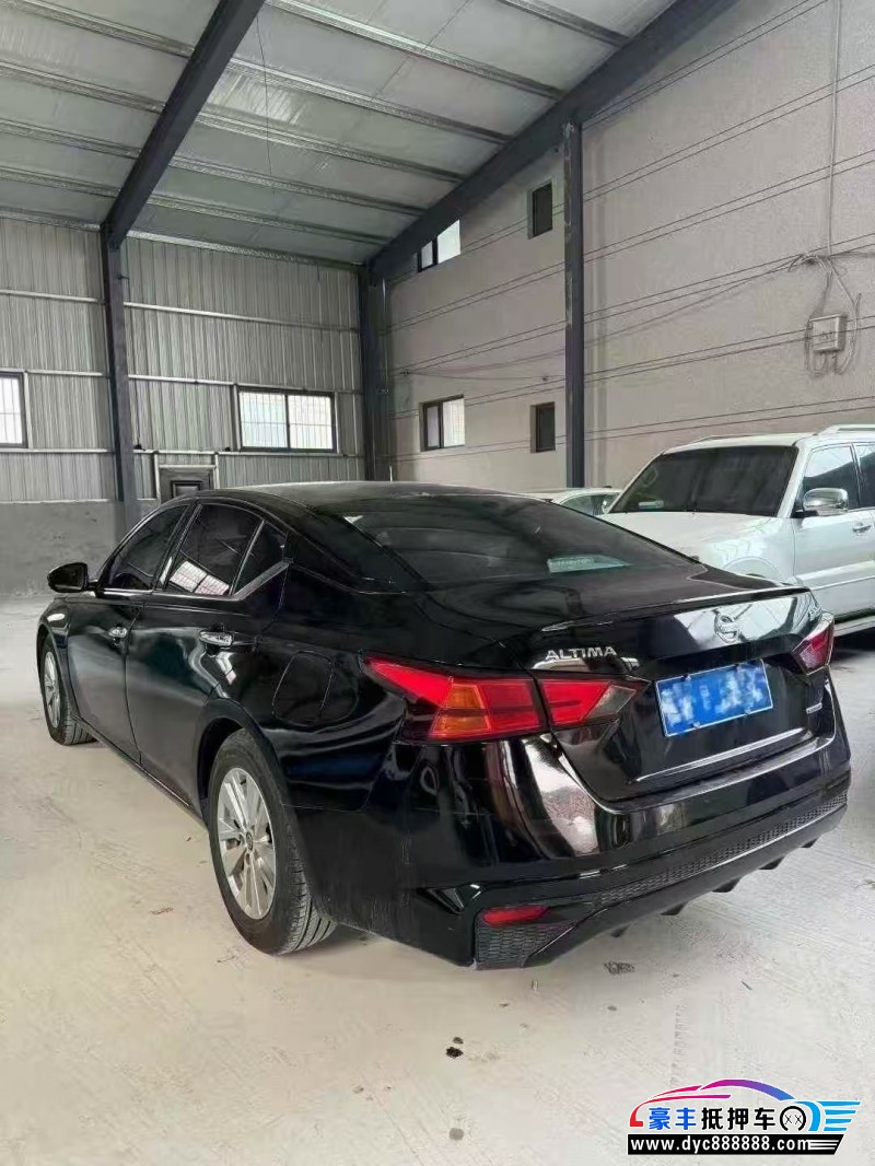 22年日产天籁轿车抵押车出售