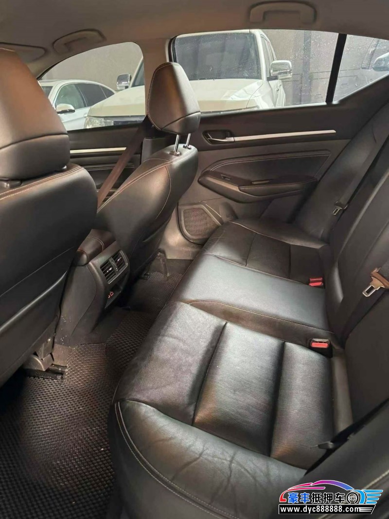 22年日产天籁轿车抵押车出售