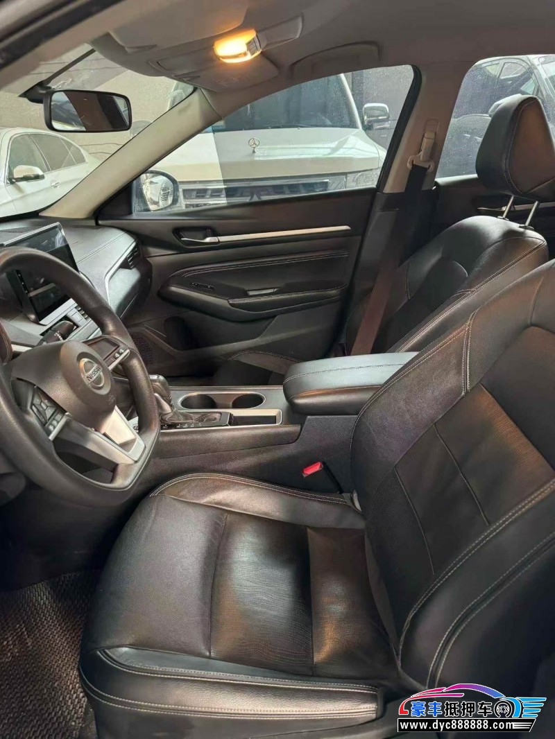 22年日产天籁轿车抵押车出售