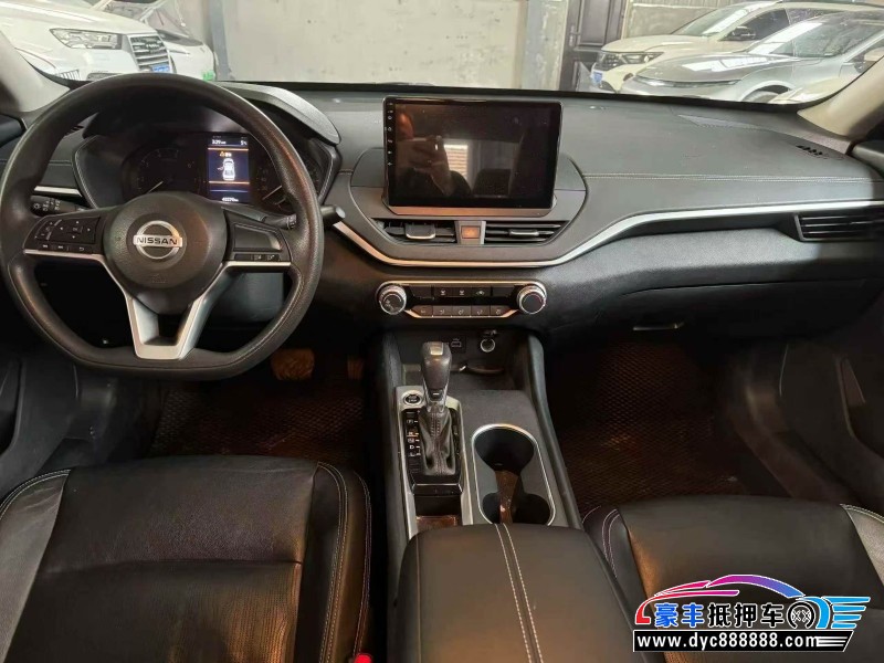 22年日产天籁轿车抵押车出售