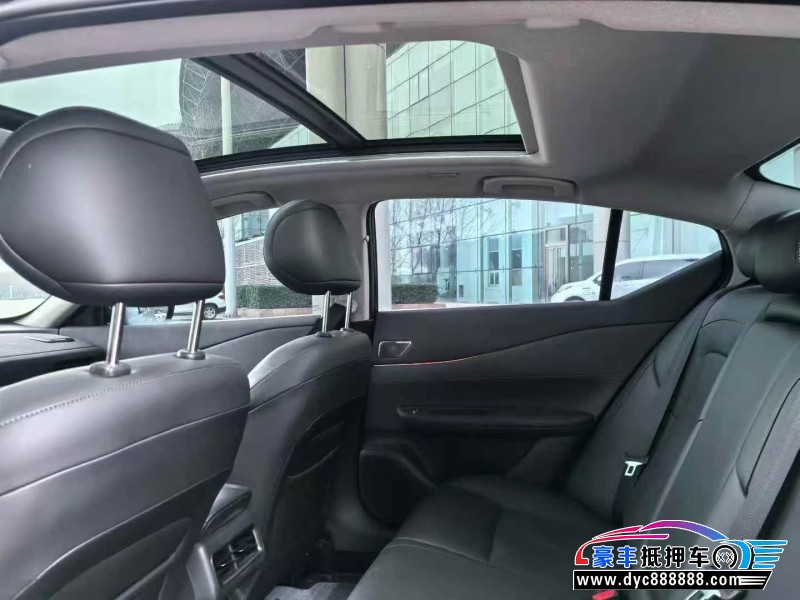 26年日产天籁轿车抵押车出售