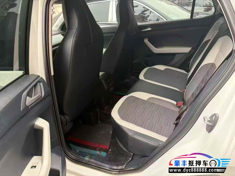 25年大众途岳轿车抵押车出售