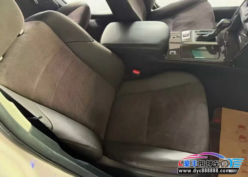 16年丰田锐志轿车抵押车出售