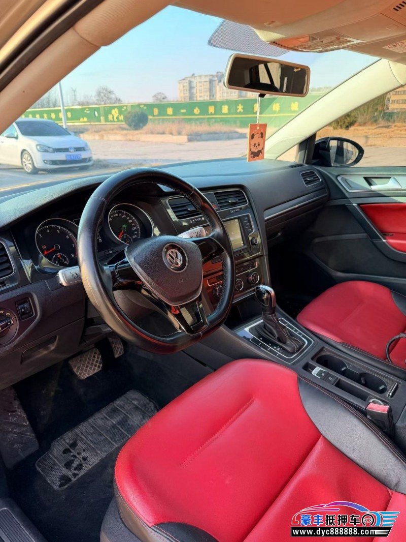 17年大众高尔夫轿车抵押车出售