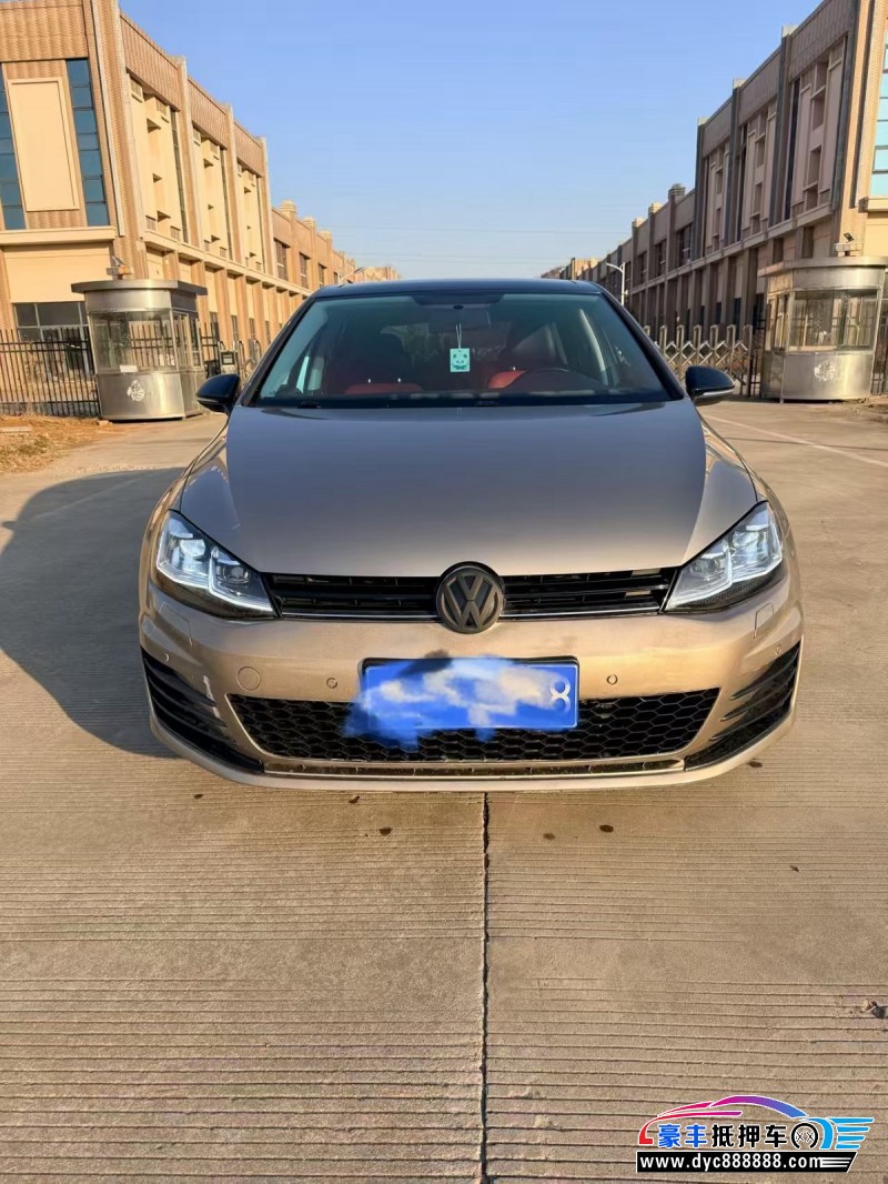 抵押车出售17年大众高尔夫轿车