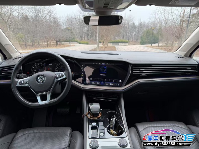 20年大众途锐轿车抵押车出售