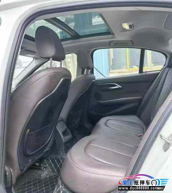 20年宝马1系轿车抵押车出售