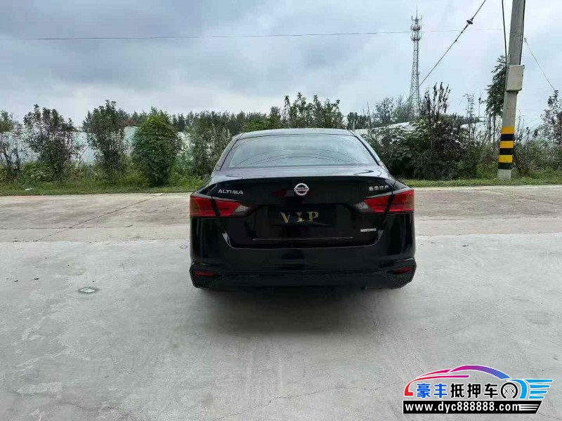 22年日产天籁轿车抵押车出售