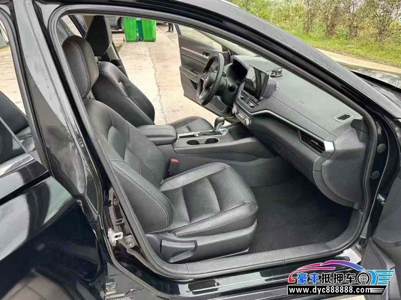 22年日产天籁轿车抵押车出售