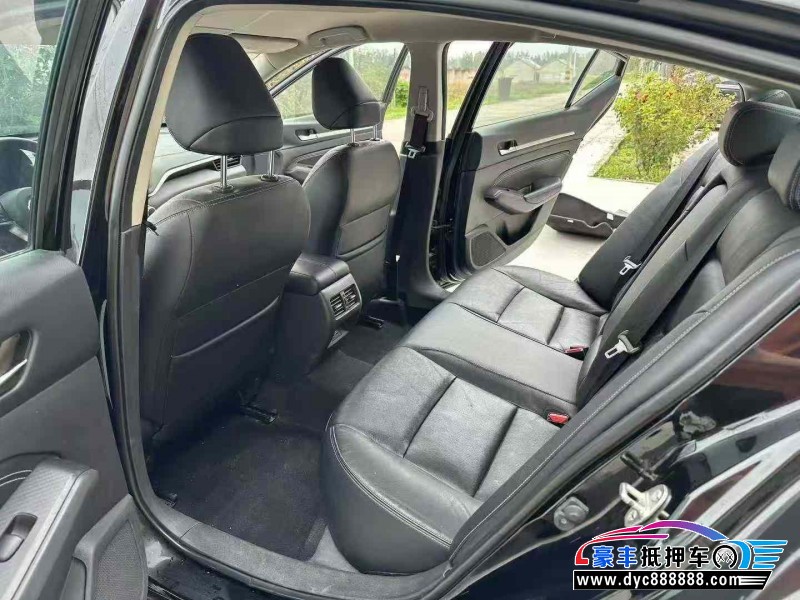 22年日产天籁轿车抵押车出售