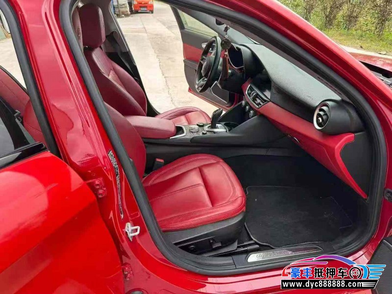 20年阿尔法·罗密欧Giulia轿车抵押车出售