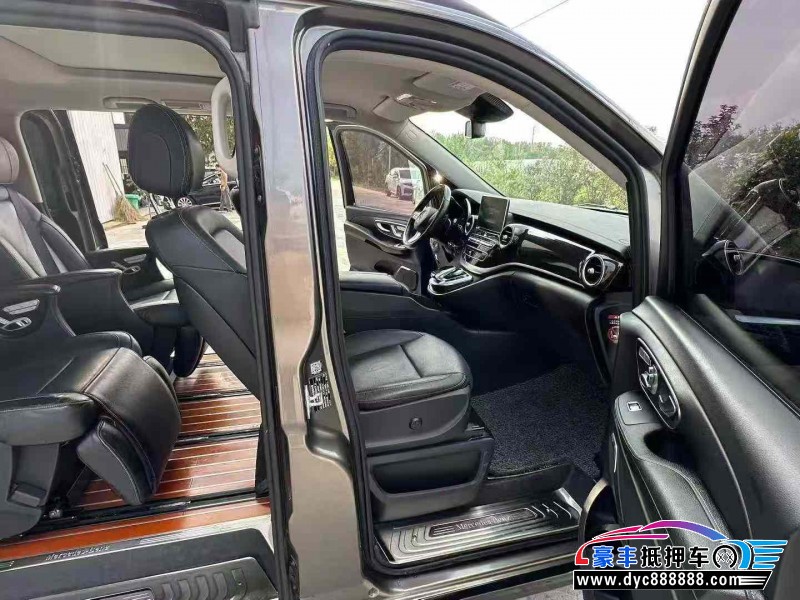 18年奔驰V轿车抵押车出售