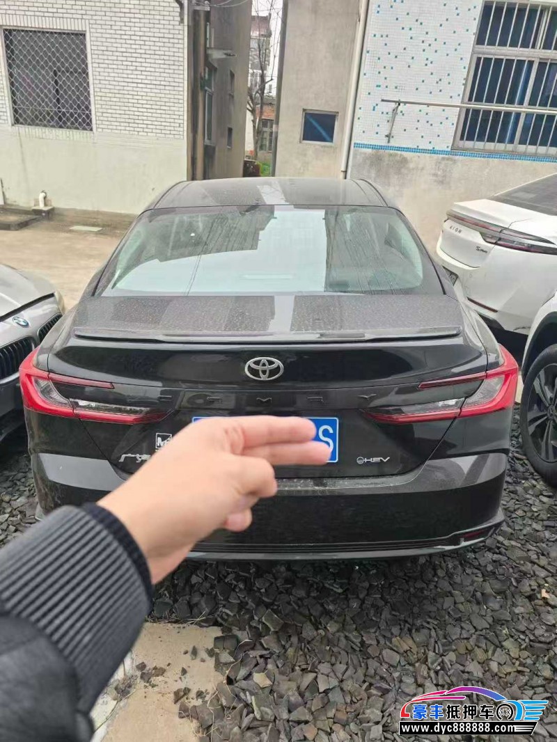 26年丰田凯美瑞轿车抵押车出售