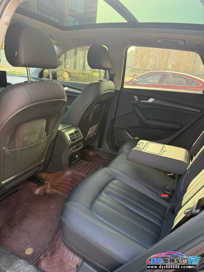 23年奥迪Q5轿车抵押车出售