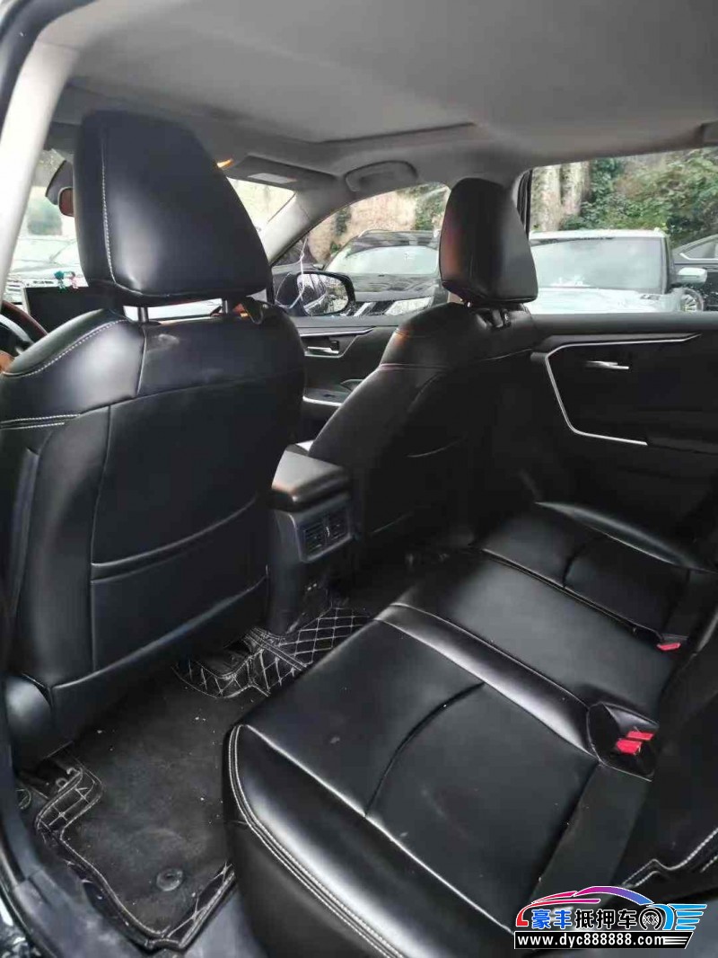 22年丰田RAV4轿车抵押车出售