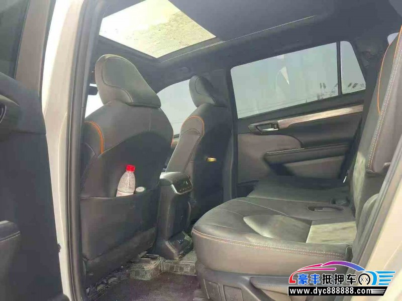 24年丰田皇冠轿车抵押车出售