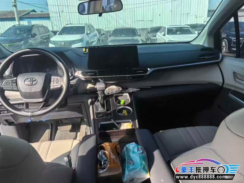 24年丰田塞纳轿车抵押车出售