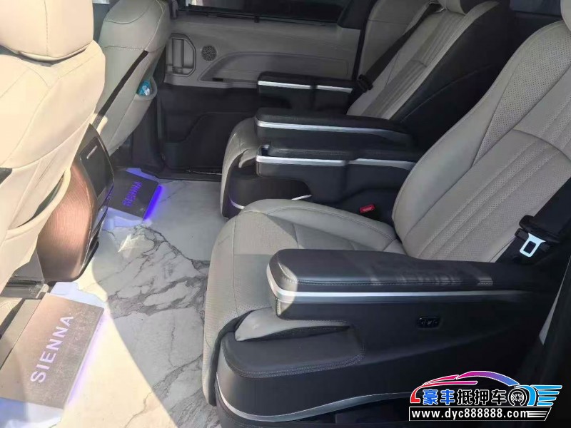 24年丰田塞纳轿车抵押车出售